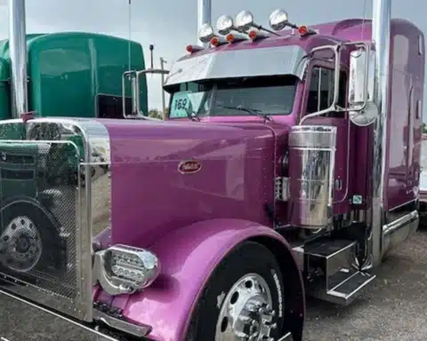 The 2000 Peterbilt 379 owned by Chris Homfeld