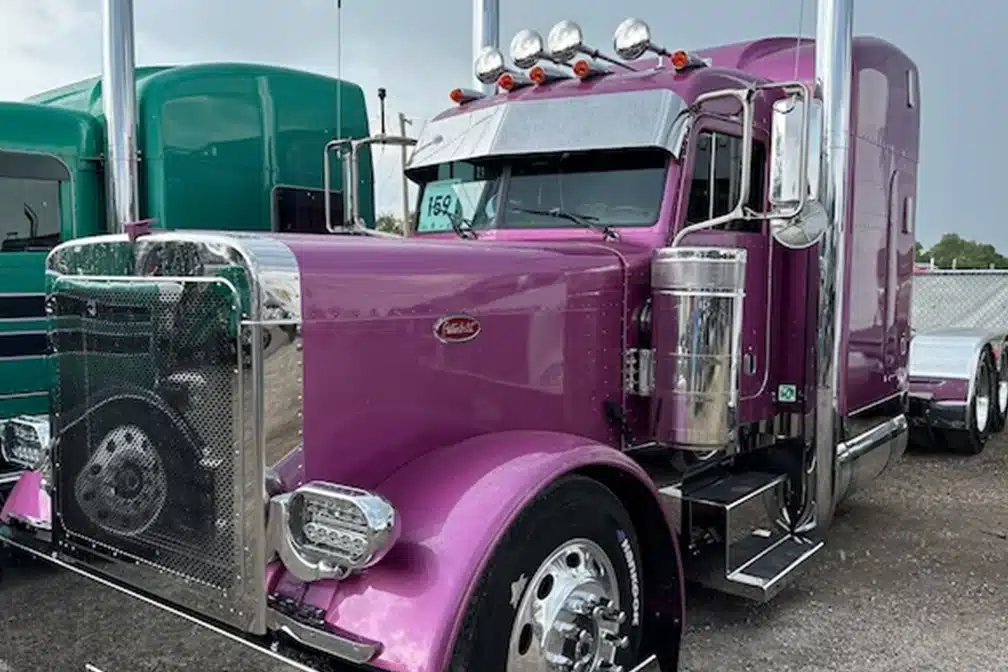 The 2000 Peterbilt 379 owned by Chris Homfeld