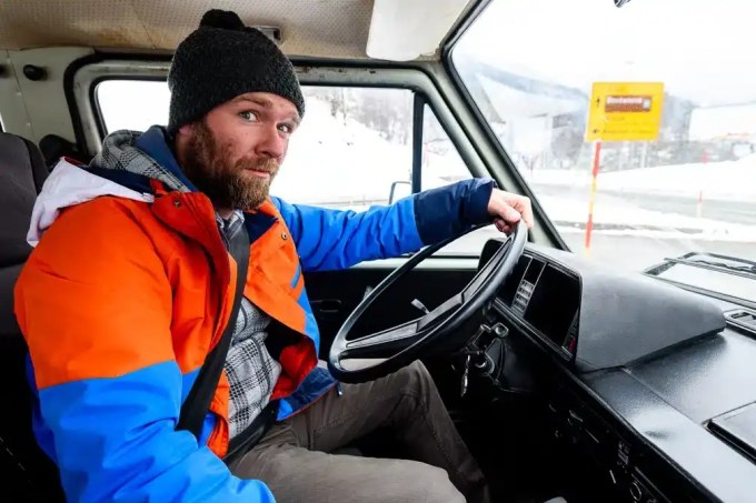 Troubleshooting truck heater issues: Low coolant levels, stuck thermostat, malfunctioning controls, leaks, deteriorating hoses. Keep warm on the road!