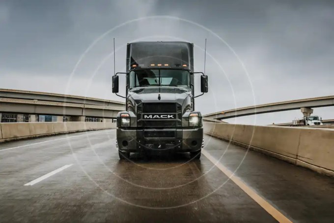 Mack Trucks introduces advanced OTA software updates & new electric bucket truck, enhancing fleet efficiency with sustainable technology & improved performance.