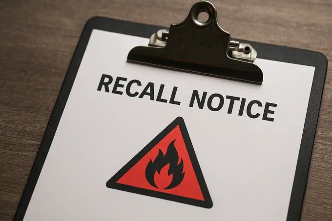 Daimler Trucks is recalling 21,560 Western Star models due to a battery defect that may cause a short circuit and increase the risk of an electrical fire.