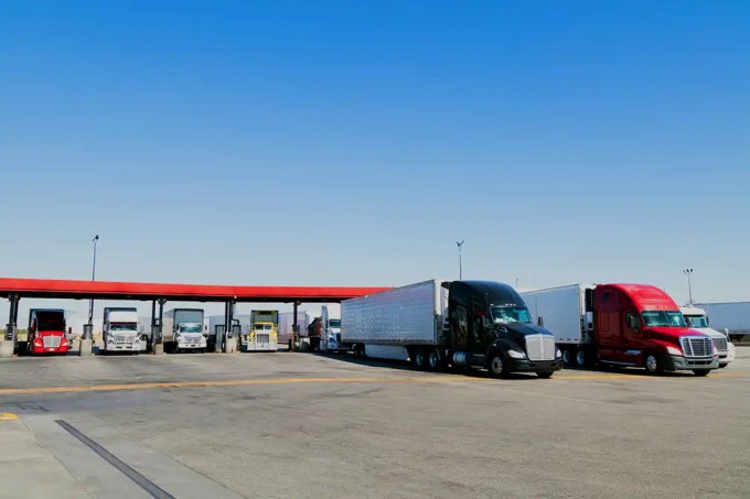 Diesel prices dropped 20.5 cents nationwide, with declines across most regions, though costs remain higher than last year in key freight markets.
