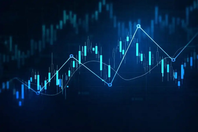 Spot Market rates show mixed trends as van and reefer rates decline, flatbed rates rise, and load volumes stay strong amid higher fuel costs and shifting demand.