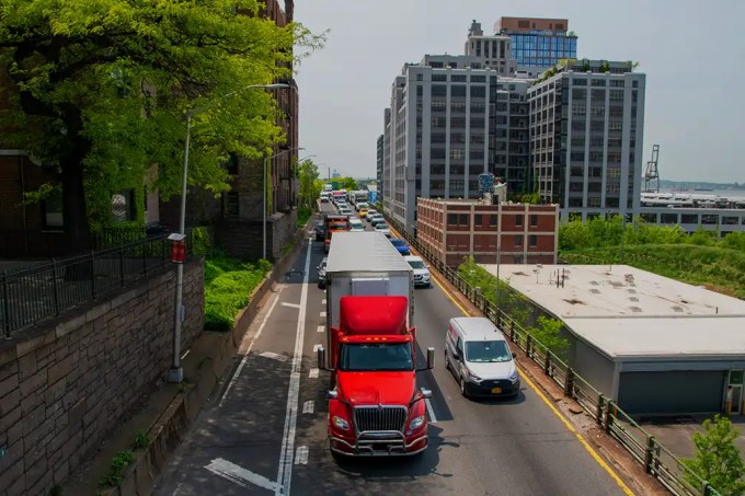 New York Lawsuit targets FMCSA’s non-domiciled CDL ruling, $73.5 million in withheld funds, possible CDL program decertification, and future funding losses.