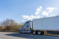 A Supreme Court decision expands broker liability, allowing a lawsuit against a freight broker for negligence in a commercial vehicle crash.