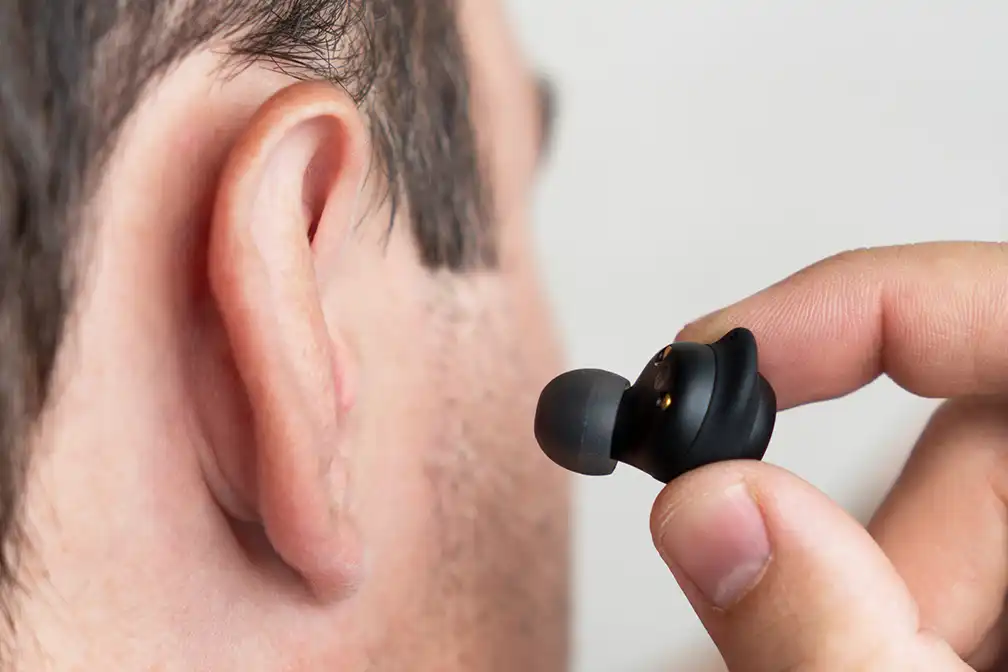 CDL scheme in Massachusetts leads to federal sentence after a man used a Bluetooth device to provide exam answers, allowing an applicant to fraudulently obtain a CLP.