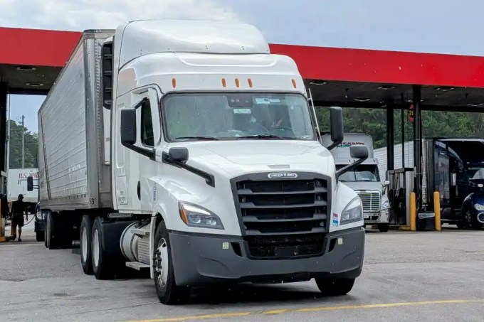 A Daimler DEF derate update covers 330,000 trucks and may help some Freightliner and Western Star drivers avoid 5 mph limits during emissions faults.