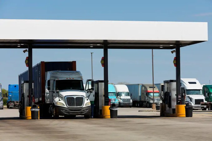 Diesel Prices fell for a second straight week across all U.S. regions, dropping more than 31 cents over two weeks and easing fuel costs for truck drivers.