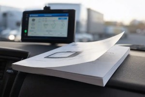FMCSA says the ELD Manual is no longer required in trucks, after more than 3,000 violations in 2024. Truck drivers must still comply with ELD and HOS rules.