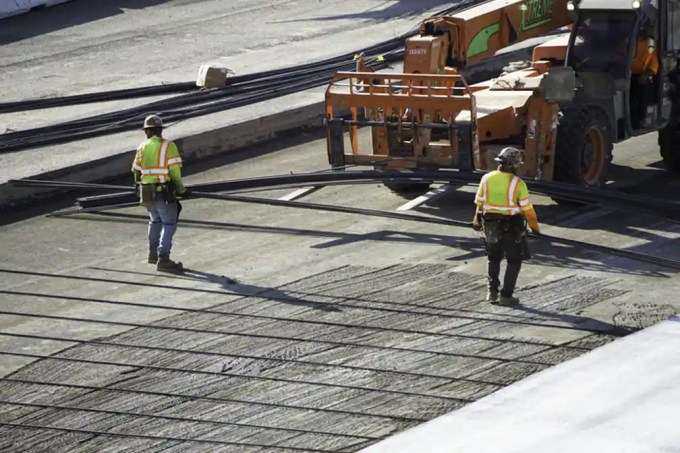 US 77 highway upgrades in Texas move forward, with potential long-term effects on truck routes, freight movement, and regional traffic flow.
