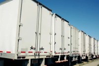 A federal cargo theft case details alleged fake carrier fraud, diverted loads, altered paperwork, and why truck drivers may face tighter freight checks.