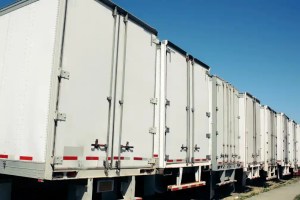A federal cargo theft case details alleged fake carrier fraud, diverted loads, altered paperwork, and why truck drivers may face tighter freight checks.