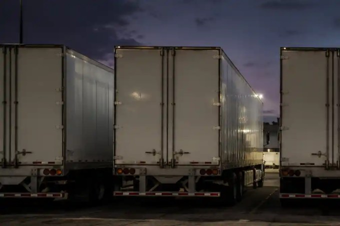 Verisk CargoNet warns that cargo theft risk may rise during July 4 freight delays as high-value loads, parked trailers, and carrier fraud schemes draw concern.