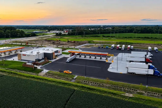 Love's Travel Stops expands with a new Illinois location, 85 truck parking spaces, and renovations at five travel centers in Oklahoma and Kansas.