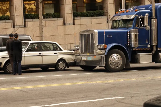 Staged Accidents involving commercial trucks could face new federal penalties under proposed legislation aimed at reducing fraud and protecting truck drivers.
