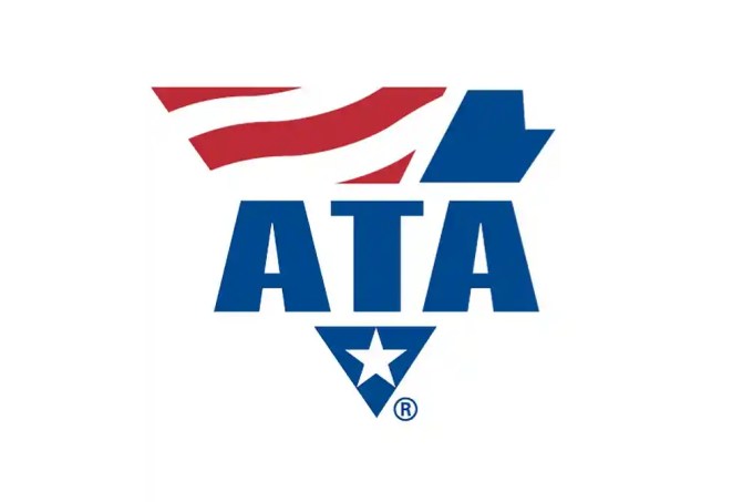 Chris Spear leaves ATA effective immediately, years before his contract was set to end, as the trucking group begins a search for new leadership.