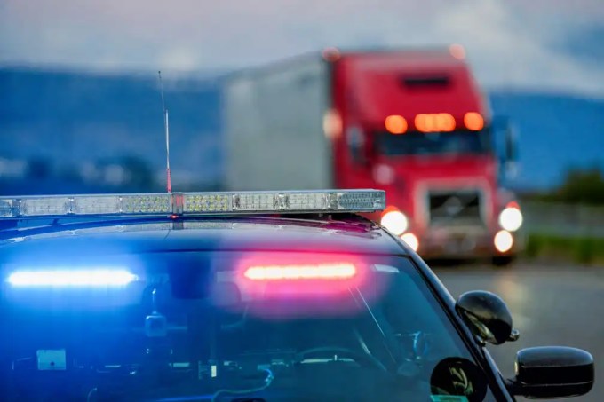 Colorado issued a Distracted Driving warning after 316 CMV crashes in 2025, citing fines up to $2,750 for truck drivers and CDL penalties for repeat offenses.