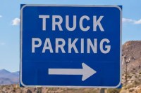 Arizona I-40 gains 127 new truck parking spaces in Kingman as Love’s Travel Stops opens a new location with 9 diesel bays, showers, and truck driver services.