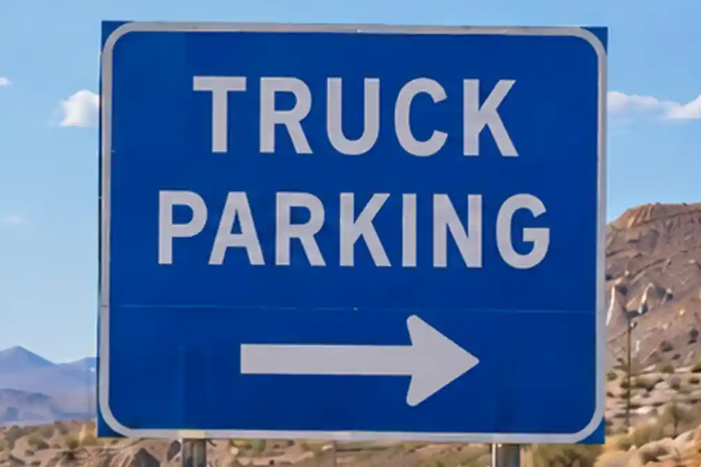Arizona I-40 gains 127 new truck parking spaces in Kingman as Love’s Travel Stops opens a new location with 9 diesel bays, showers, and truck driver services.