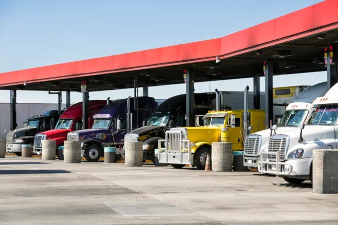 Georgia Diesel Tax is suspended for 30 days as the state responds to high fuel prices and temporarily eases commercial vehicle weight limits.