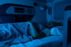 Split Sleeper Berth rules explained, how 7/3 and 8/2 rest periods work, affect the 14-hour driving window, and help truck drivers comply with HOS limits.