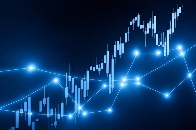 Spot Market rates held steady as dry van and refrigerated rates slipped, flatbed edged higher, and total load activity declined 1.2% in the latest week.