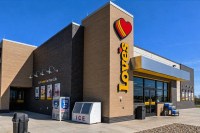 Truck Parking expands in Wyoming as Love’s opens a Casper travel stop with 52 spaces, six diesel bays, showers, laundry and a CAT Scale.